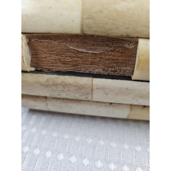 Vintage Carved Bone Hinged Trinket Box - Black Velvet Lined -  Made in India - Picture 10 of 12